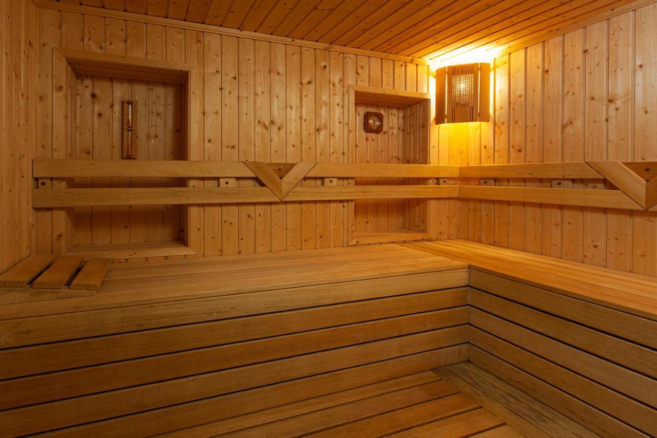 Семеен Хотел “Географски Център” Uzana Exterior photo